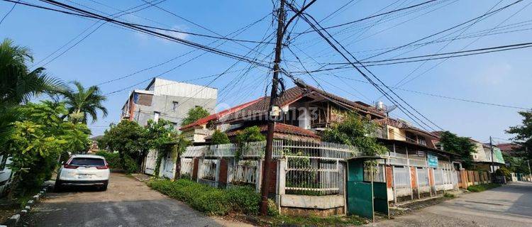 Rumah Murah di Lingkungan Tenang Asri, 2 Lantai, Luas 252 m, Lokasi Strategis dekat Mall, Akses Jalan Tol, Row Jalan 2 mobil, posisi di Hoek,  hadap Barat & Utara       #widjon  1