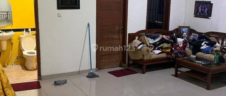 Rumah Hoek Murah Siap Huni di Grand Wisata 2 Lantai HGB hadap Barat Laut Rapi Terawat Lingkungan asri tenang lokasi sangat strategis dekat Mall Bank RS Pusat Kuliner Perkantoran Pasar Modern Sekolah bebas banjir         #deddygpkg  1