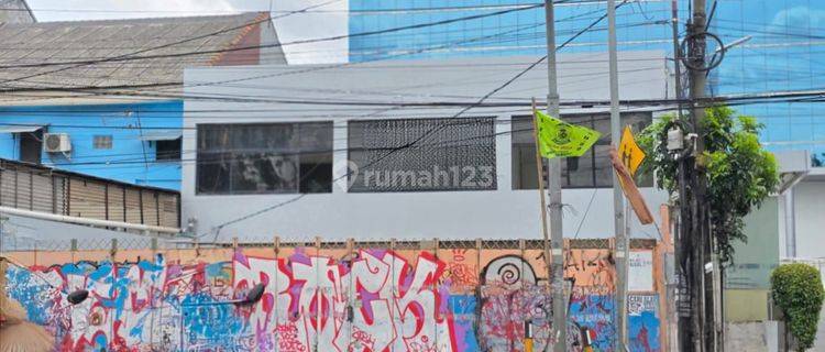 Kontrakan Ruang Usaha Ex Showroom Di Jalan Raya Bekasi Luas 350 m2 Di Bekasi 1