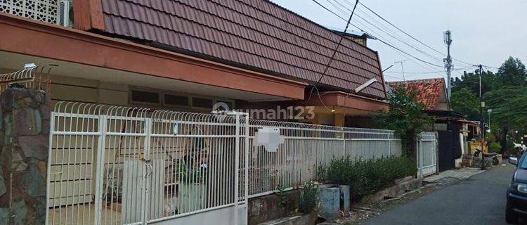 Rumah kost 23 kamar luas bangunan 535m2 2 lantai SHM Bagus hadap Barat di Nurdin III Grogol jakarta barat 1