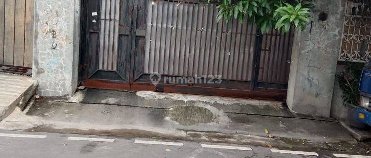 Rumah MURAH DI KREKOT JAKARTA PUSAT STRATEGIS COCOK UNTUK KOS DIBELAKANG PASAR BARU JALANAN 2 MOBIL 1