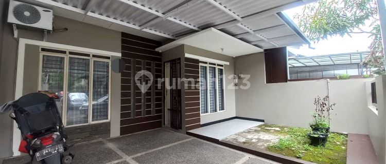 For Rent: House Suitable for Living/Office in Taman Kopo Indah 3 1