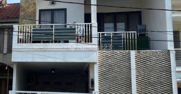 Dijual Rumah Cantik Semi Furnished di Taman Puspa Bekasi  1