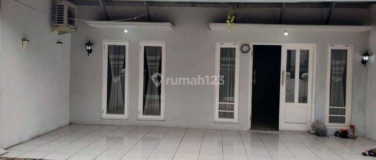 Rumah 2 lantai,minimalis modern,semi furnished ,harga murah,lokasi strategis di perumahan tytyan indah,harapan jaya,Bekasi utara 1