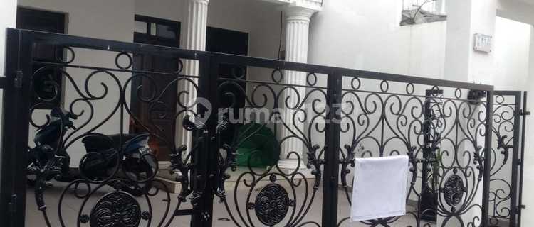 Dijual Rumah Clasic 2 Lantai di Taman Malaka Pondok Kelapa 1
