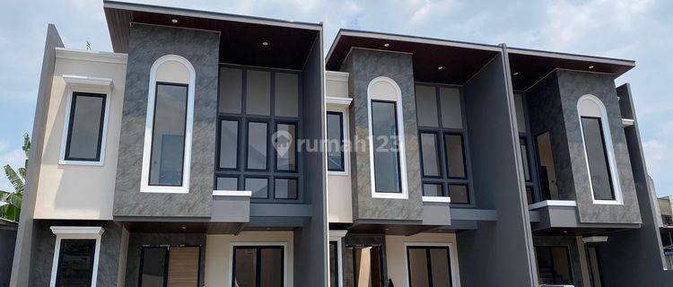 Rumah Exlusif Kontemporer 2.5lt Di Cilangkap,murah Strategis  1