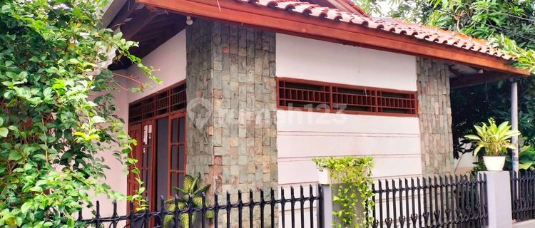 Quick sale of a strategically located house in Pasar Minggu, South Jakarta 1