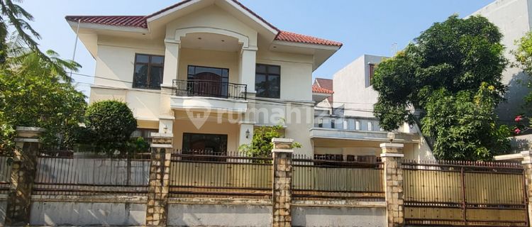 Rumah Nyaman yang Asri Hadap Danau , Harga Dibawah NJOP 1