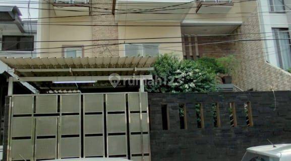 Rumah Jalan depan 3 Mobil, Di Komplek Kelapa gading 1