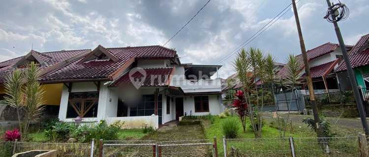 Villa Dikontrakan Tahunan Lokasi di Orchid Cipanas 1