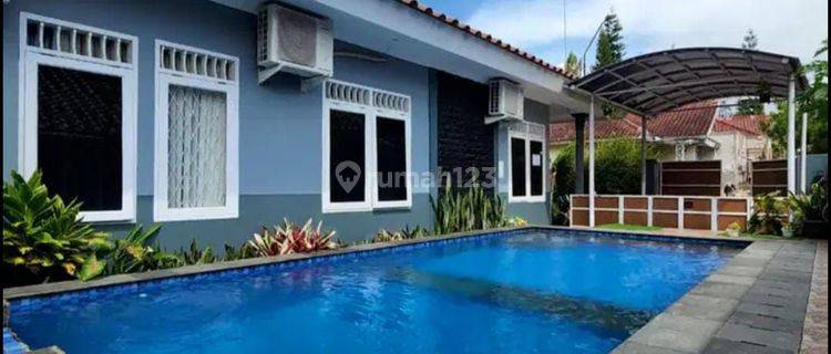 Villa dengan Taman yg luas di Kota Bunga ada kolam renang 1