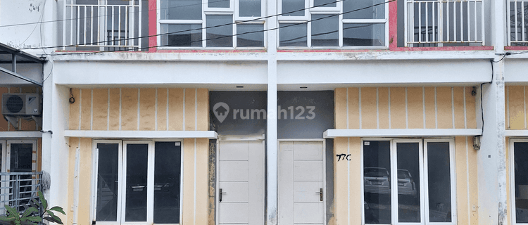 Dijual Rumah di Komplek Victoria Townhouse, Medan Johor 1