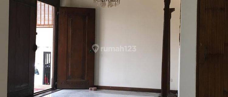 Rumah nyaman rapi terawat fully furnished ada private pool 1