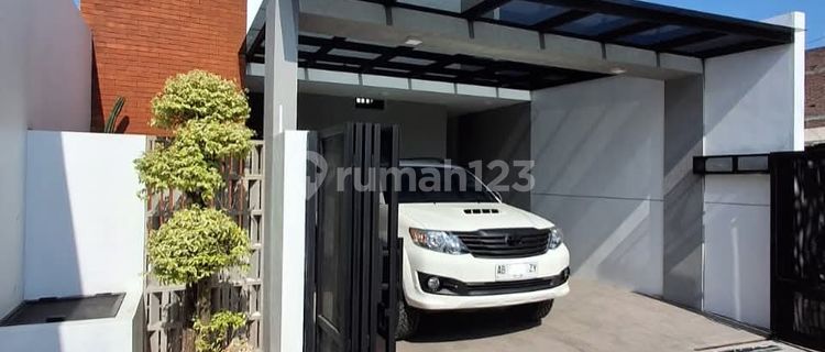 Modern 2-Story Fully Furnished House on Jalan Kaliurang KM 13 1