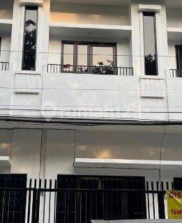 Di Sewakan Ruko 2lt, Bangunan Baru Renovasi Lokasi Sangat Strategis di Pinggir Jalan Kelapa Gading 1