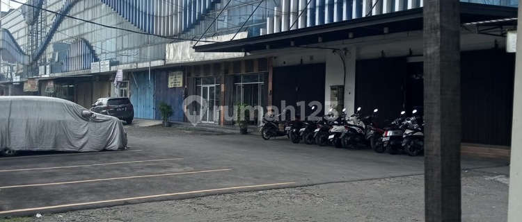 For sale: A 3-story shop house in Bekasi, strategic location, 94m2, good area. 1