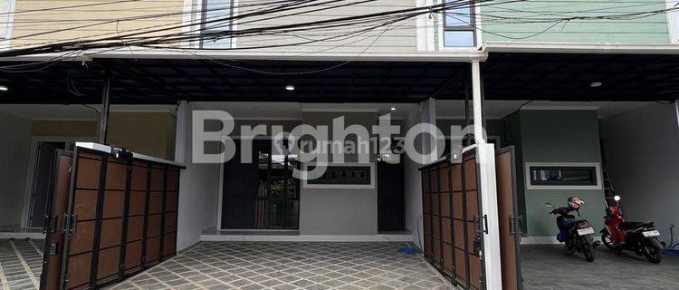 RUMAH BARU JADI. ADA 3 KAMAR TIDUR. 2 MOBIL DI GARASI  JALAN WAHAB,  UTAN KAYU UTARA, JAKARTA TIMUR 1