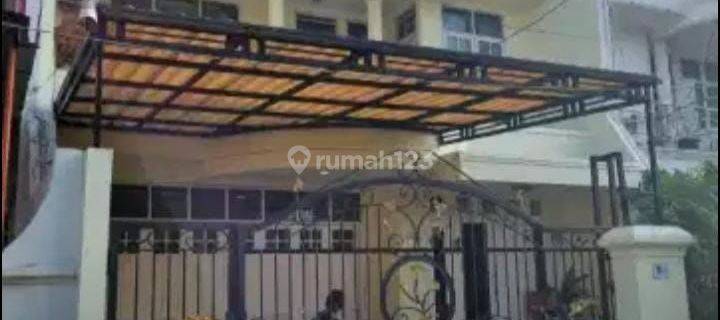 Rumah 2 Lantai Bagus  Full Furnished Garasi 4 mobil di jalan  Utan Kayu, Matraman Jakarta Timur 1