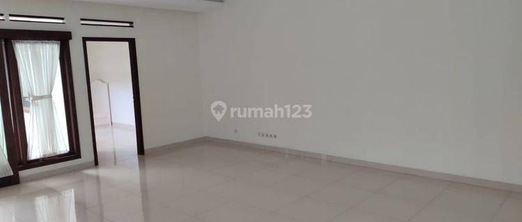 Rumah 2 Lantai Komplek Setraduta Bandung 1