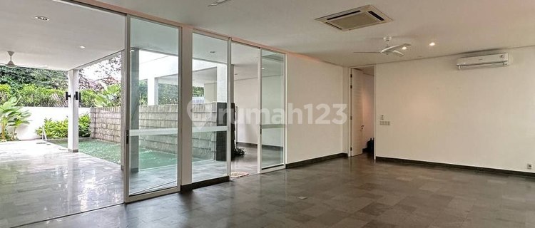 For Rent Ready-to-Occupy House in Kebayoran Baru, South Jakarta 1