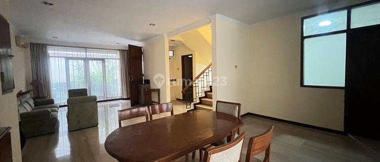 Disewakan Rumah mewah 3 Lantai di Menteng Lokasi Strategis 1
