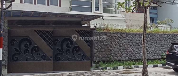 Dijual Rumah 2 Lantai Semi Furnish di Jemur Andayani Surabaya 1