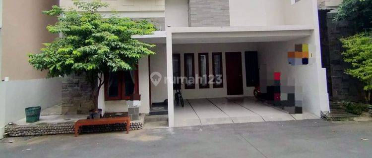 Rumah Cluster Fully Furnished 2 Lantai Tengah Kota Solo Dengan Carport 2 Mobil 1