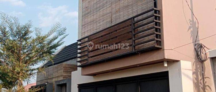 Rumah 2 Lantai Solo Baru 1