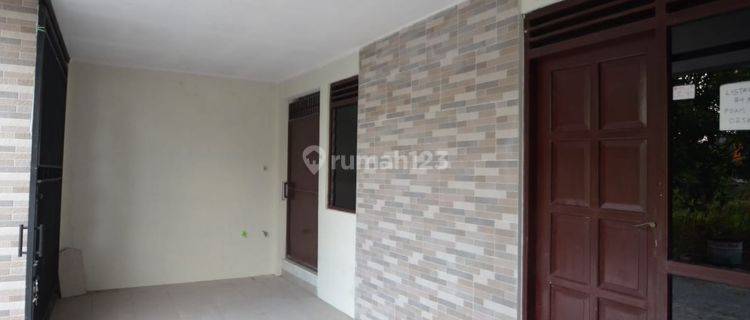 Rumah 1,5 Lantai Berpagar Minimalis Tengah Kota Solo  1