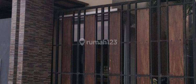 Rumah Minimalis Modern Berpagar  
( 1 Lantai ) Solo Baru 1