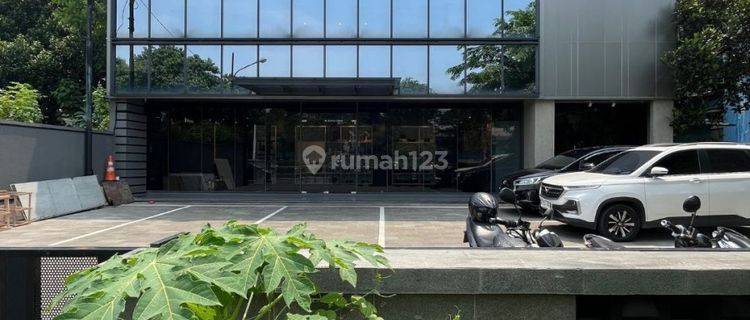 Gedung Komersial Siap Pakai di Jl Letjen S Parman, Jakbar 1