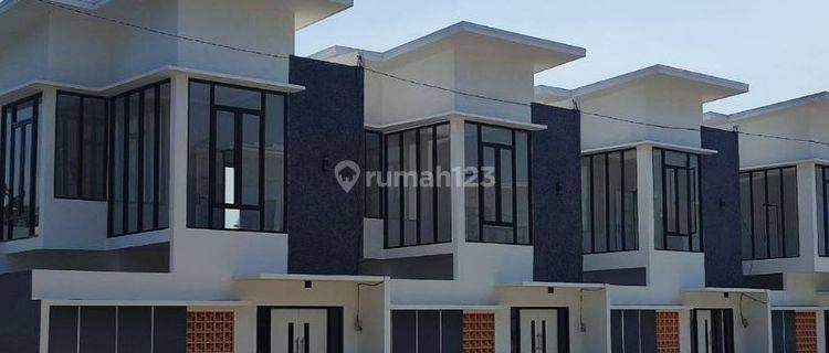 Rumah villa modern 2 lantai dekat BNS dan Jatim Park 1