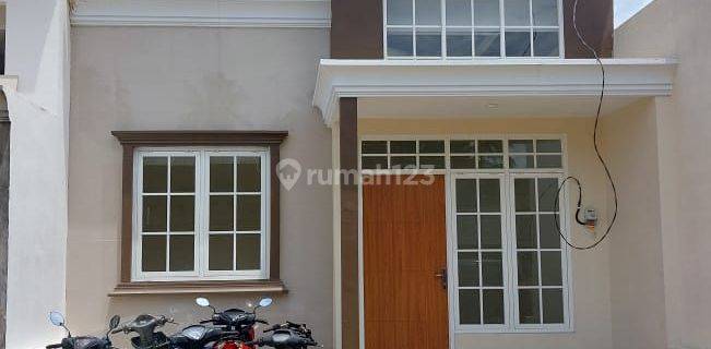 Rumah Modern Khas Eropa Nuansa Villa Dekat Gor Ken Arok Malang 1