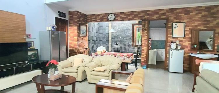 Rumah 2Lt Semi Furnish di Cempaka Putih Tengah,Jakpus 1