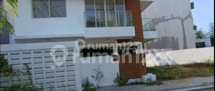 3-story house with a swimming pool in the Golf Residence Complex, Kemayoran, Central Jakarta. 1