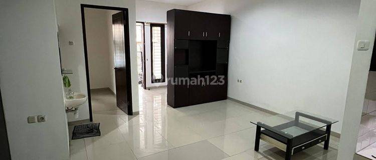 Rumah 2 Lantai Semi Furnished di Kelapa Gading, Jakarta Utara 1