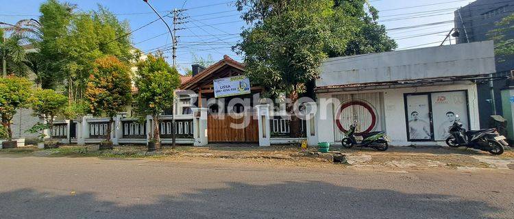 RUMAH TENGAH KOTA / LOKASI STRATEGIS PINGGIR JALAN RAYA DEKAT MANAHAN SOLO KOTA 1