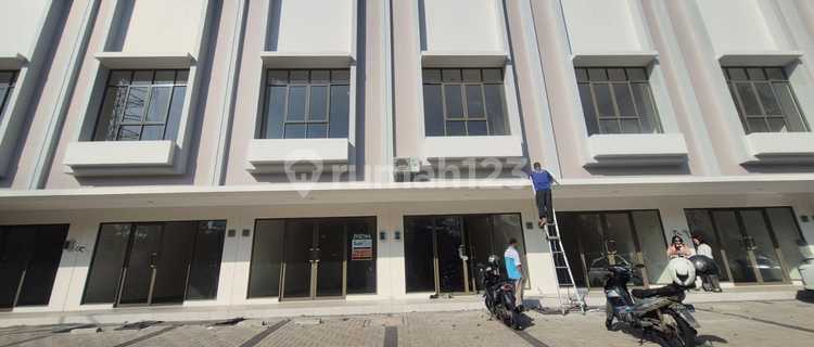 New Shop House Facing Main Road, Very Suitable for Business, Eligible for Mortgage. 1