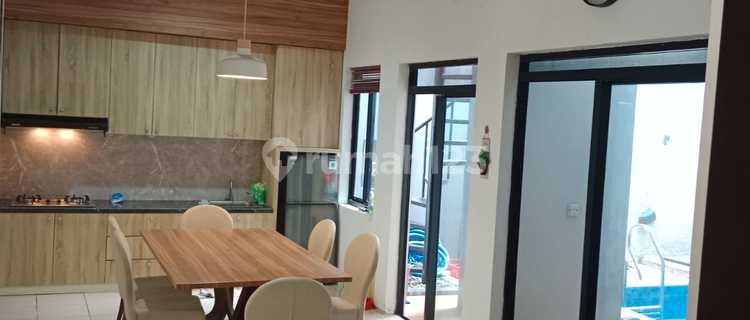 Rumah 2 Lantai Furnish dengan Kolam Renang di Simakirana Kbp 1