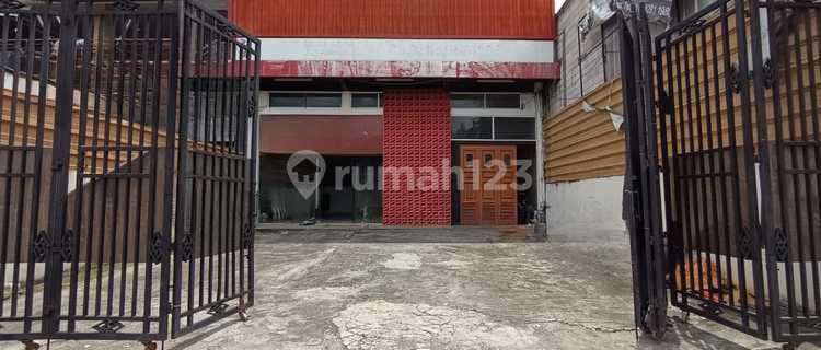 For Rent: Strategic Shop House + Rooftop + Basement in Jatimulya 1