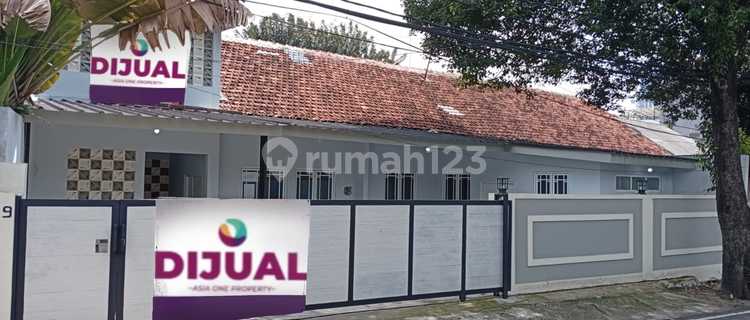 Disewa Rumah Lama Luas full renovasi di Bendungan Hilir Jakarta Pusat 1