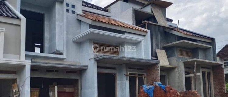 Rumah Mewah Semi Furnished Dekat Jalan Raya Pulau Antasari  1