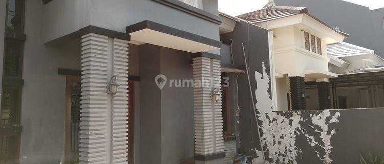 Disewa Rumah Bagus di Cluster Aralia Bekasi 1