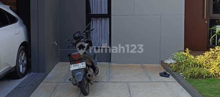 Rumah Siap Huni 2 Lantai di Summarecon Crown Gading, Bekasi 1