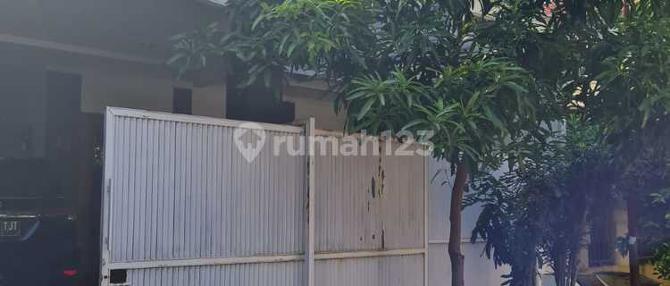 Rumah 2 Lantai Furnished di Cibubur, Jakarta Timur 1