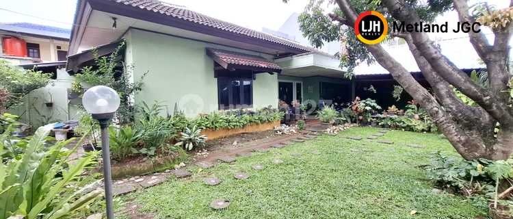Rumah 1.5 Lantai Luas 580 SHM di Jatiwaringin Asri Pondok Gede 1