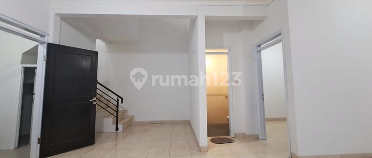 Rumah nyaman dan asri di komplek pomdok hijau dekat UPI 1