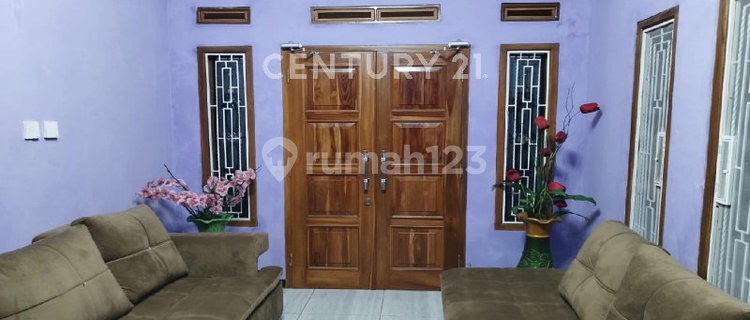 Asri 3-Bedroom House in Tamansari, Cibugel, Sumedang 1