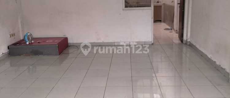 Ready-to-Use 2-Story Shop House in North Semarang 1