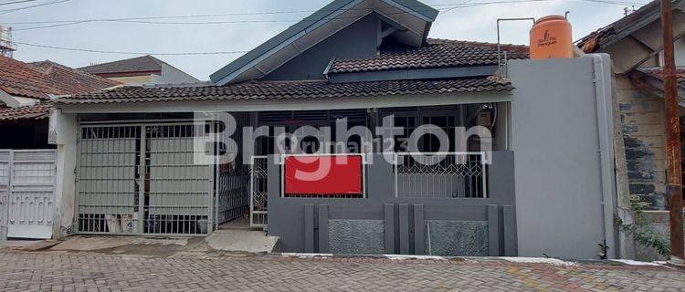 RUMAH SUDAH FULL RENOVASI. SIAP DIPAKAI. LOKASI STRATEGIS BANGET 1